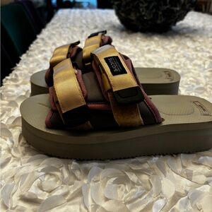 Brand New Suicoke Women’s Sandals Size Women’s 7
